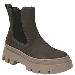 Lug Sole leather Boot. US 9.5. Color Iron Grained Nubuck